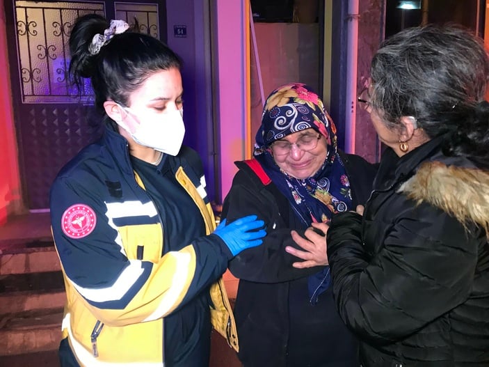 Edirne'de sobadan çıkan yangınla evi kullanılamaz hale gelen kadın gözyaşlarını tutamadı