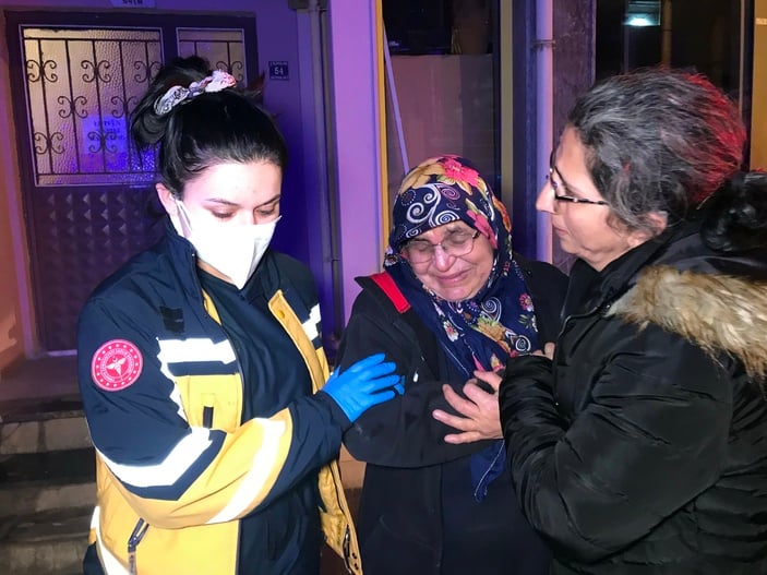 Edirne'de sobadan çıkan yangınla evi kullanılamaz hale gelen kadın gözyaşlarını tutamadı