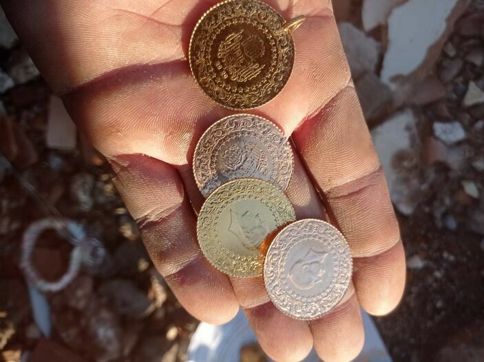 Enkazdan çıkarılan değerli eşyaların akıbeti