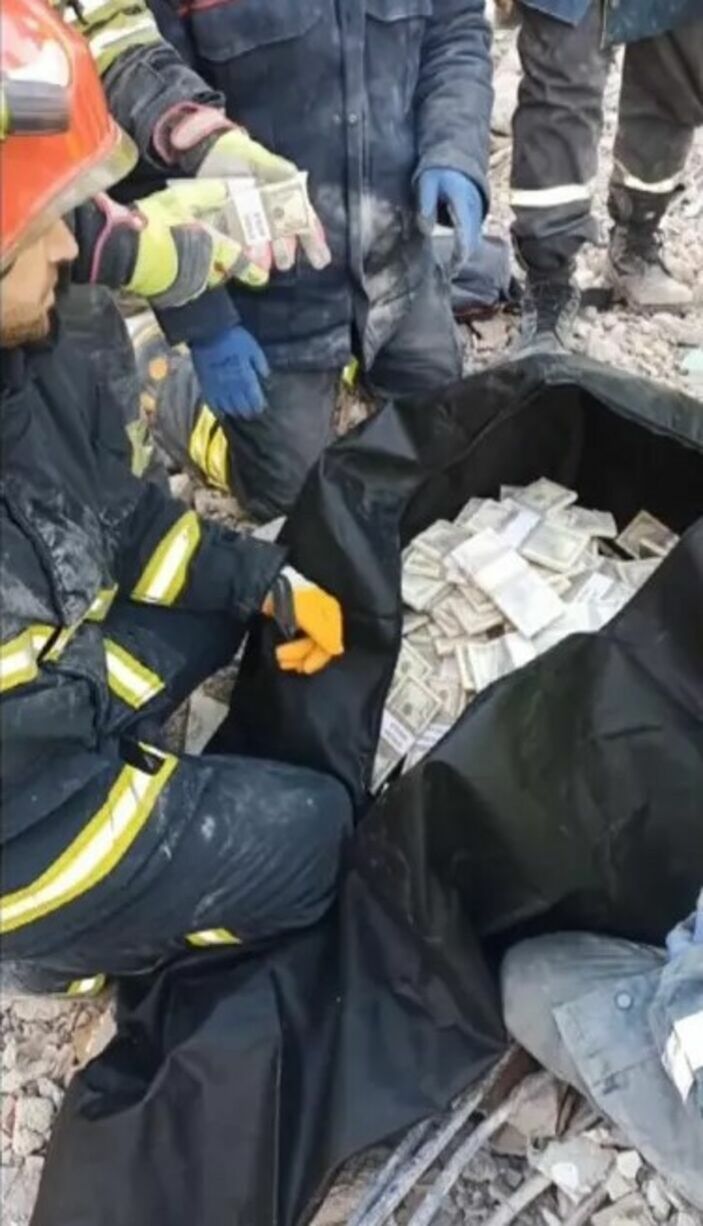 Enkazdan çıkarılan değerli eşyaların akıbeti