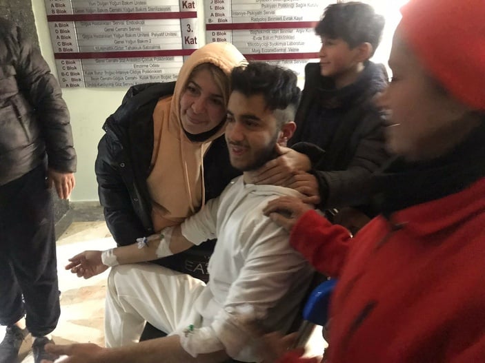 Gaziantep'te idrarını içip hayatta kalan genç, 94 saati anlattı