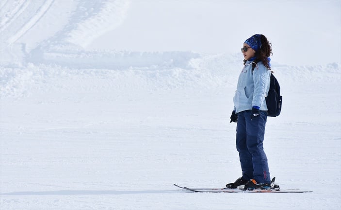 Hakkari'deki kayak merkezinde hafta sonu yoğunluğu yaşandı