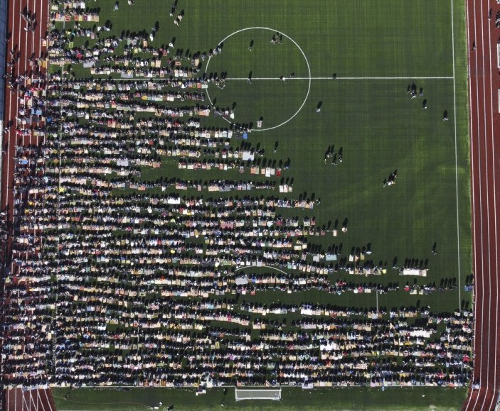 Hatay'da depremde hayatını kaybedenler için gıyabi cenaze namazı kılındı