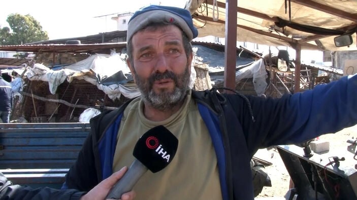 Hatay'da hayvanları telef olan adam o anları gözyaşları içinde anlattı