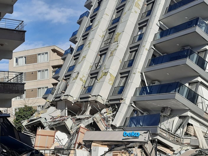 Hatay'daki deprem sonrası enkaz altında kalan adam konuştu, Hatay haritadan silindi.