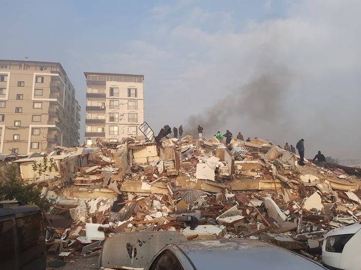 Hatay'daki deprem sonrası enkaz altında kalan adam konuştu, Hatay haritadan silindi.