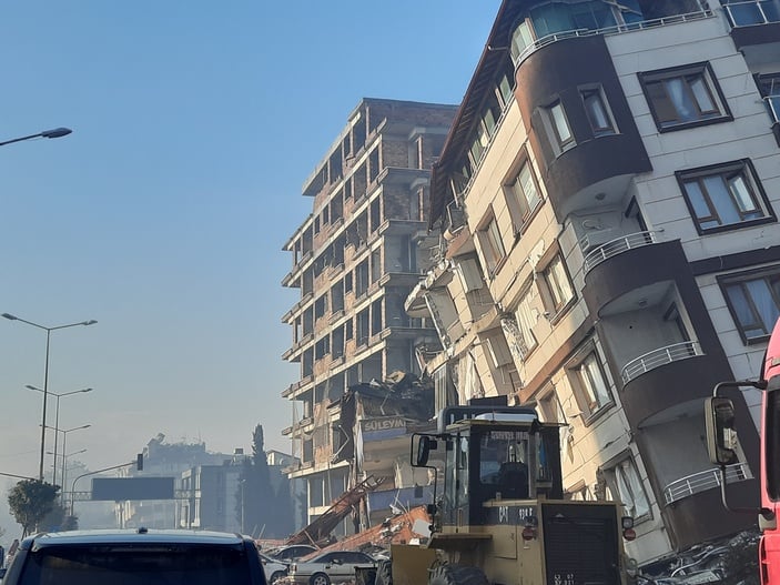 Hatay'daki deprem sonrası enkaz altında kalan adam konuştu, Hatay haritadan silindi.