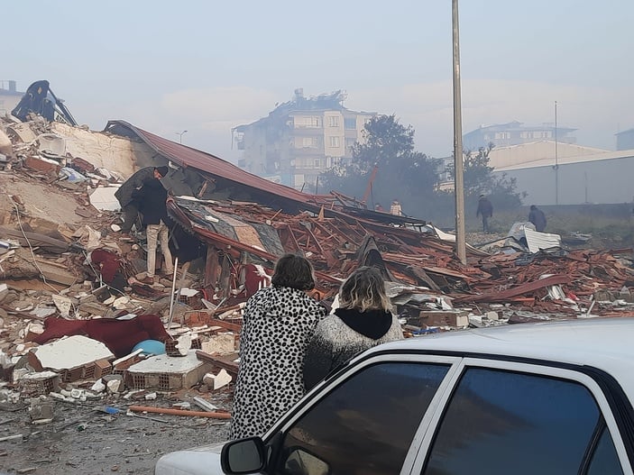 Hatay'daki deprem sonrası enkaz altında kalan adam konuştu, Hatay haritadan silindi.