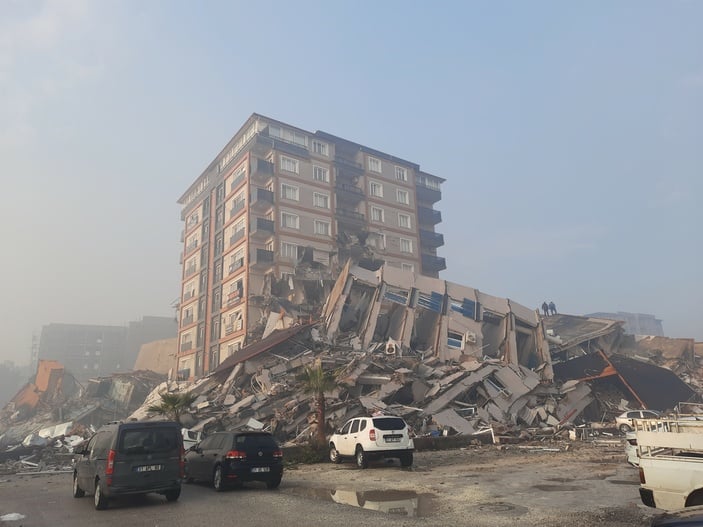 Hatay'daki deprem sonrası enkaz altında kalan adam konuştu, Hatay haritadan silindi.