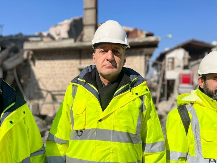 Hatay'ın depremde zarar gören tarihi yapıları inceliyorlar