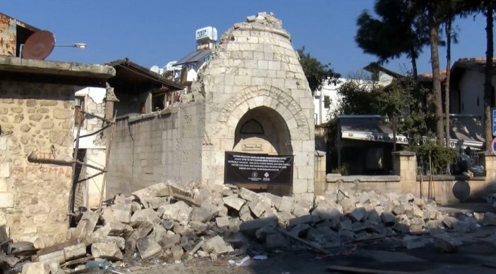 Hatay'ın depremde zarar gören tarihi yapıları inceliyorlar