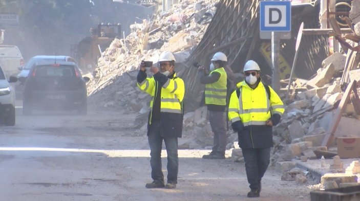 Hatay'ın depremde zarar gören tarihi yapıları inceliyorlar