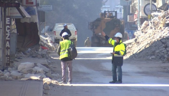 Hatay'ın depremde zarar gören tarihi yapıları inceliyorlar