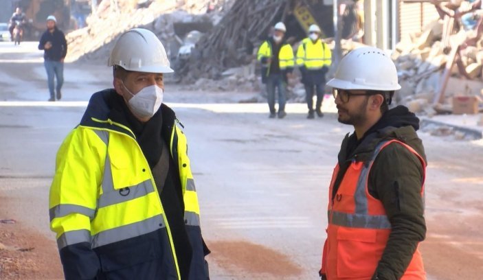 Hatay'ın depremde zarar gören tarihi yapıları inceliyorlar