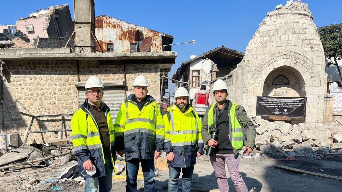 Hatay&#039;ın depremde zarar gören tarihi yapıları inceliyorlar