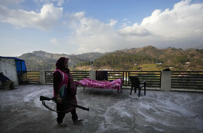 Hindistan, Cammu Keşmir'deki milisleri yeniden silahlandırıyor