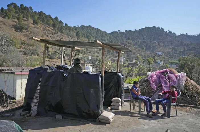 Hindistan, Cammu Keşmir'deki milisleri yeniden silahlandırıyor