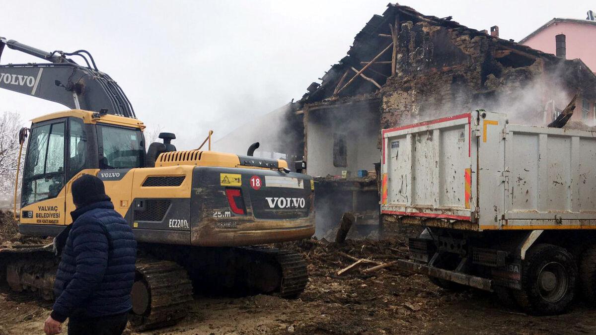 Isparta&#039;daki Yalvaç Belediyesi, yangında ölen 3 kardeş için 1 milyon 635 bin lira tazminat ödeyecek