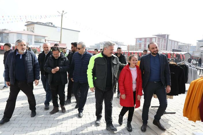 Kahramanmaraş merkezli depremin ardından Elbistan'da Melikgazi Çarşısı kuruldu