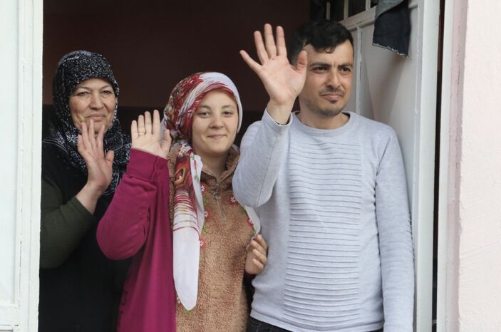 Kahramanmaraş'ta depremzede çift, çadır kentte evlendi