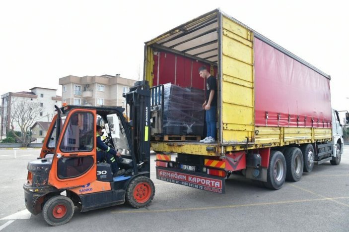 Kırım Tatar Türkleri'nden depremzedelere yardım tırı