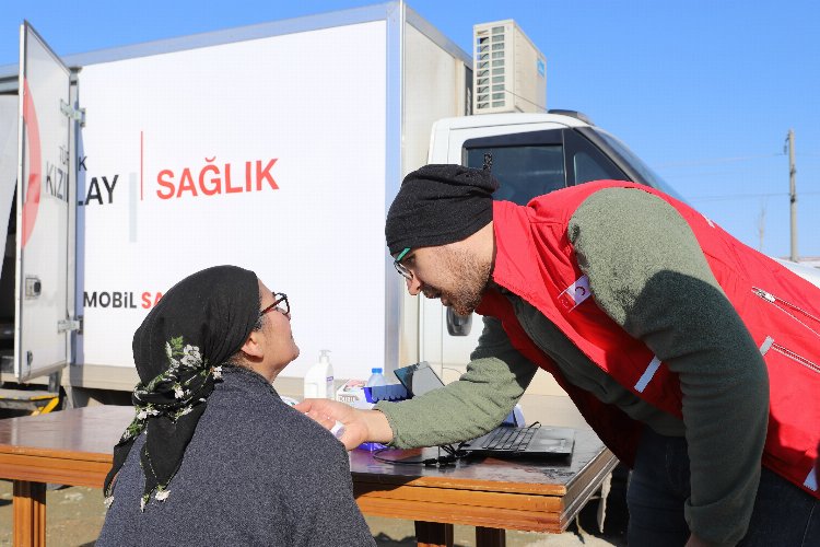 Kızılay Mobil Sağlık'la ilk gün 600 depremzedeye ulaştı