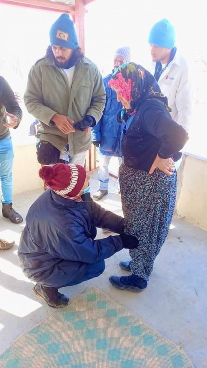 Kübalı doktorlar Elbistan köylerinde hastaları tedavi ediyor