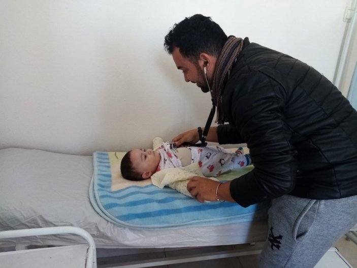 Kübalı doktorlar Elbistan köylerinde hastaları tedavi ediyor