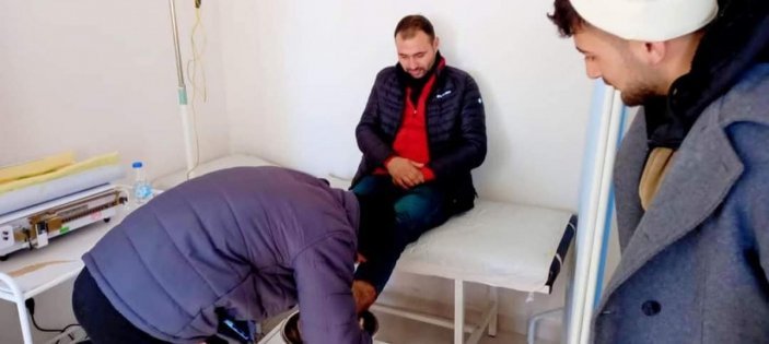 Kübalı doktorlar Elbistan köylerinde hastaları tedavi ediyor