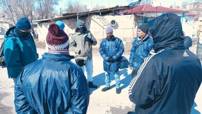 Kübalı doktorlar Elbistan köylerinde hastaları tedavi ediyor