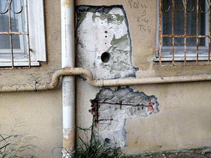 Küçükçekmece'de çok riskli sitenin yıkımı durduruldu