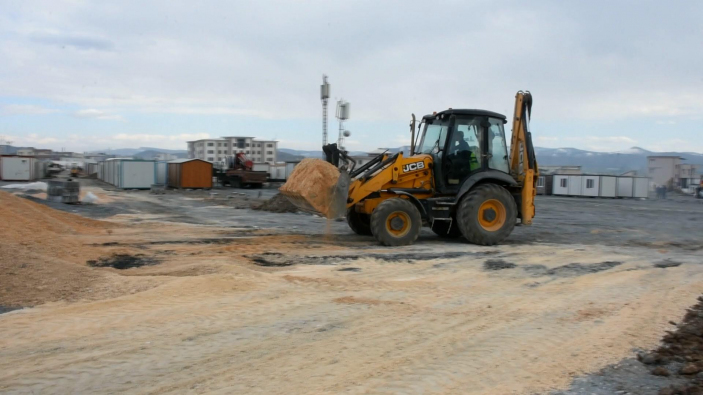 Nurdağı ve İslahiye ilçelerinde geçici barınma alanlarının çalışmalarına başlandı