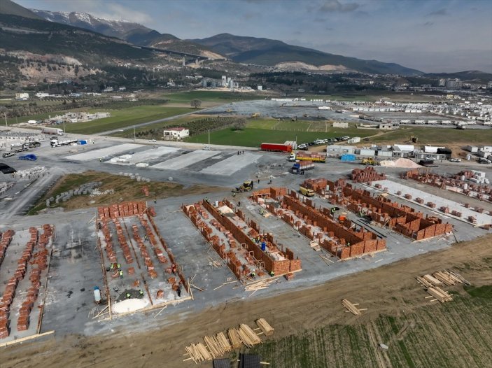 Nurdağı ve İslahiye'de 32 bin 500 kişilik geçici barınma alanları yapılıyor