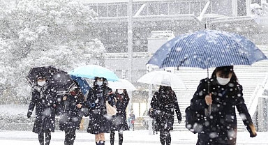 Sistemlerdeki hareketlilik İstanbul için uyarı üstüne uyarı verdirdi. İstanbul'da kar yağışı için gözler yarın sabaha çevrildi