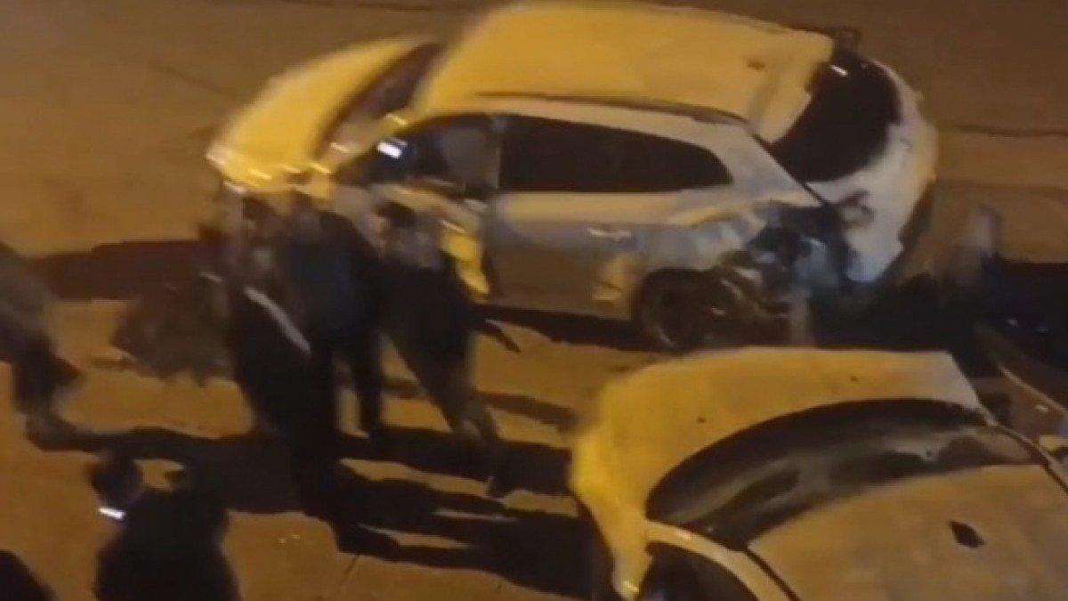 Sultangazi&#039;de kaza: Çarptığı aracı kaldırıma itip yerine park etti