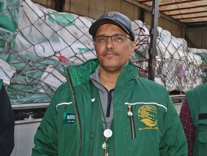 Suudi Arabistan'dan depremzedelere uydudan sağlık hizmeti