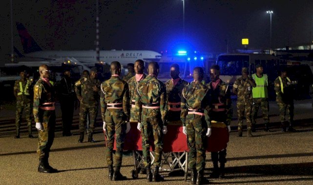 Gana'da Atsu'nun cenazesi askeri törenle karşılandı