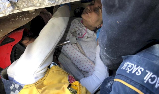 Hatay'da 108 saat sonra kurtarılan Selma Güneş: Yaşadığıma sevinemiyorum