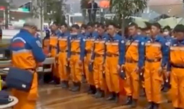 Japon kurtarma ekibinin duygulandıran vedası