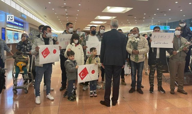 Japonya'da gurbetçiler, Türkiye'den dönen Japon ekibini alkışlarla karşıladı