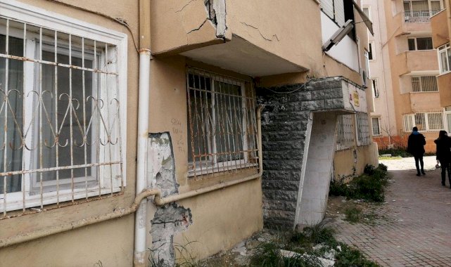 Küçükçekmece'de çok riskli sitenin yıkımı durduruldu