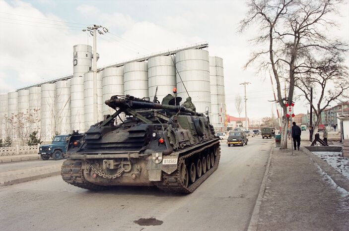 Türk demokrasisinin kara lekesi! 28 Şubat postmodern darbesinin üzerinden 26 yıl geçti