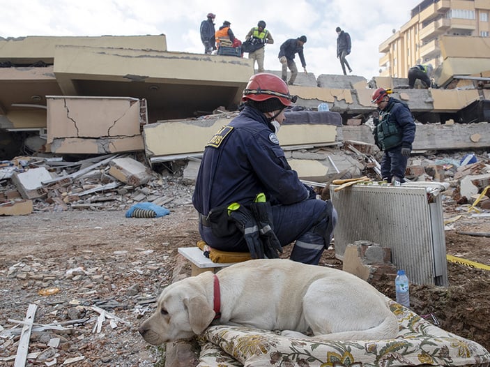Türkiye'ye yurt dışından gelen arama kurtarma ekiplerinin çalışmaları sürüyor