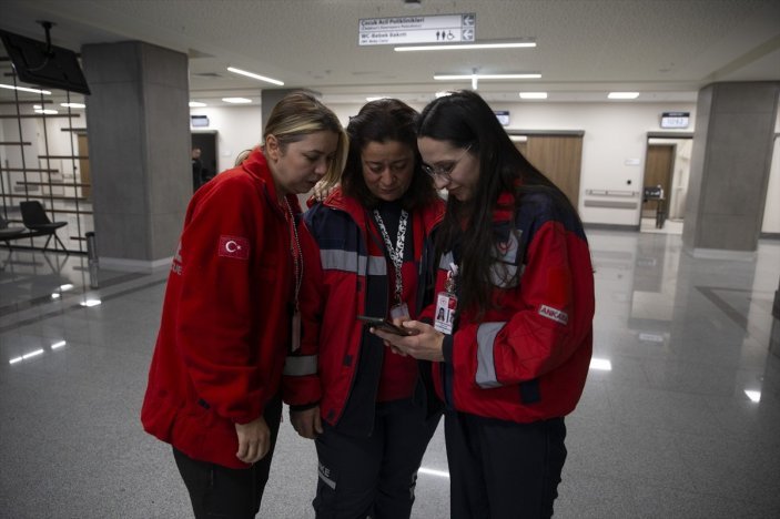 UMKE gönüllüsü ebeler: Kalbimiz deprem bölgesinde
