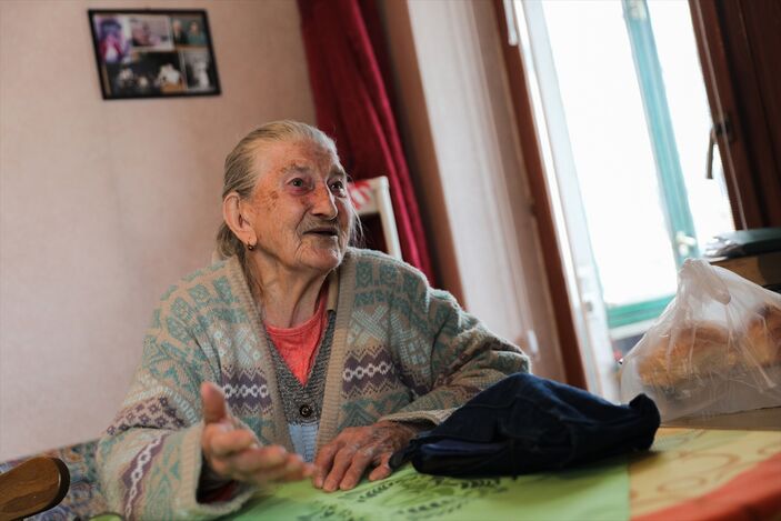 90 yaşındaki Bosnalı Milka Grebenar elindeki son parayı depremzedelere gönderdi