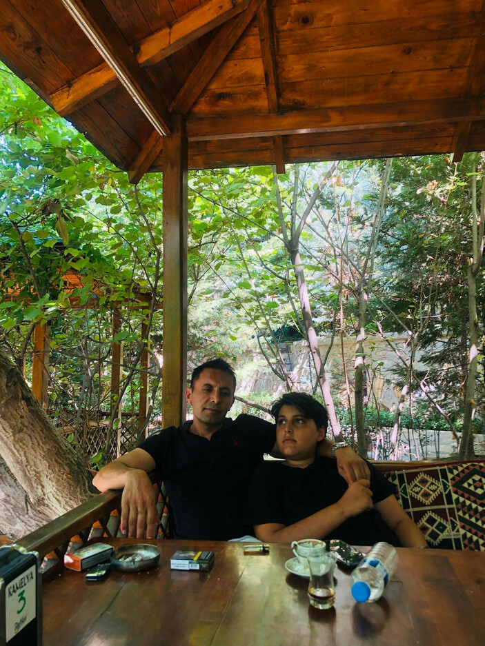 Adıyaman'da deprem oğluyla ayırdı! Eşyaları bulan 2 kişi babadan para istedi