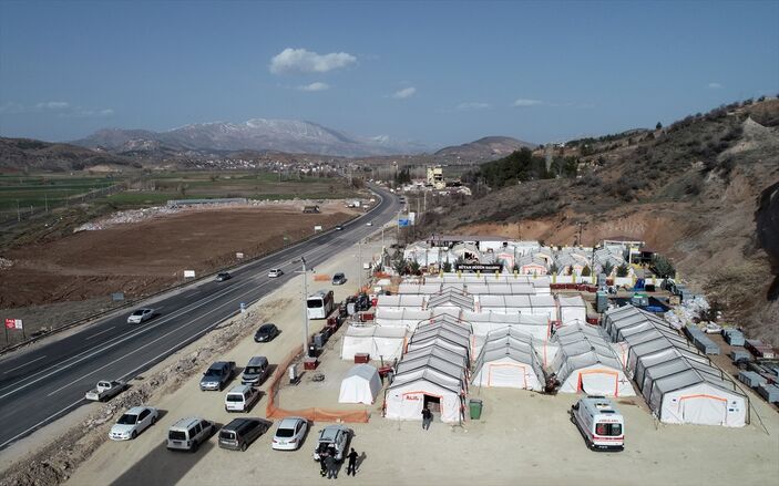 Adıyaman'da depremzedelere hizmet veren Fransa'nın sahra hastanesi görüntülendi