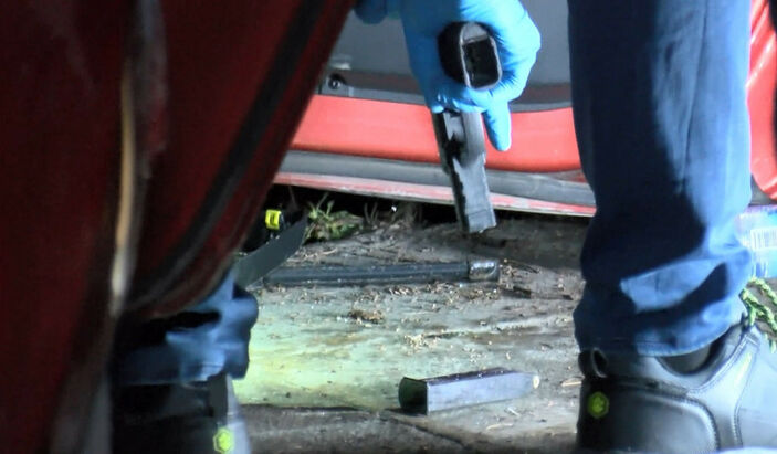 Bakırköy'de otomobil ağaca çarptı: 1 ölü 5 yaralı