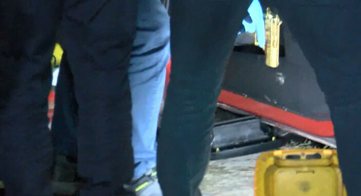 Bakırköy'de otomobil ağaca çarptı: 1 ölü 5 yaralı