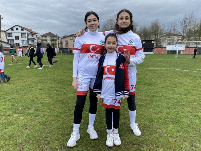 Bartın'da depremzede 100 çocuk, gösteri maçını 2-0 kazandı